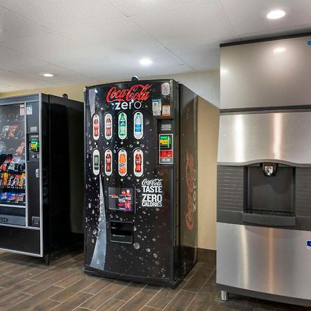 Comfort Inn & Suites North At The Pyramids Indianapolis Extérieur photo