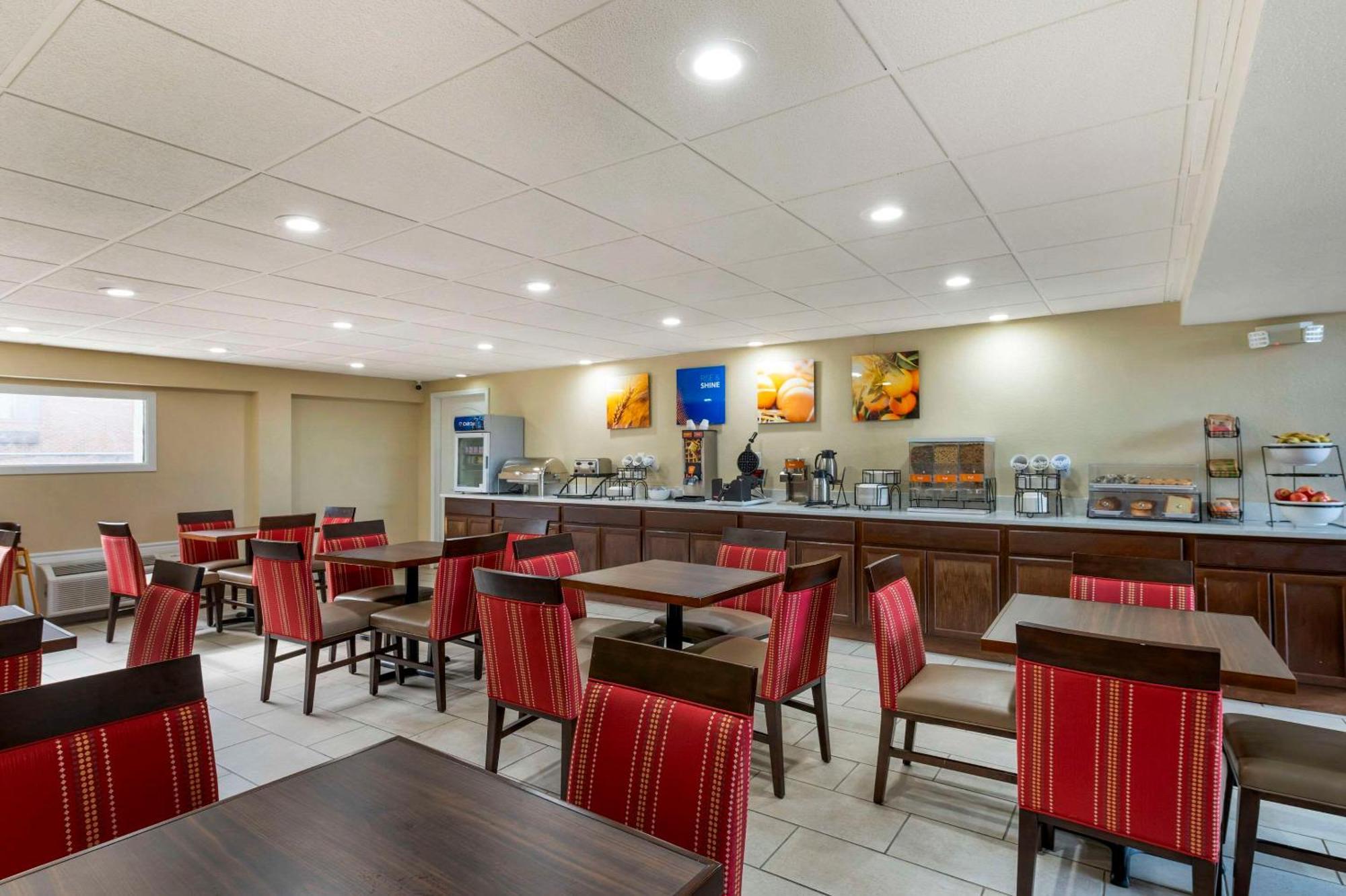 Comfort Inn & Suites North At The Pyramids Indianapolis Extérieur photo
