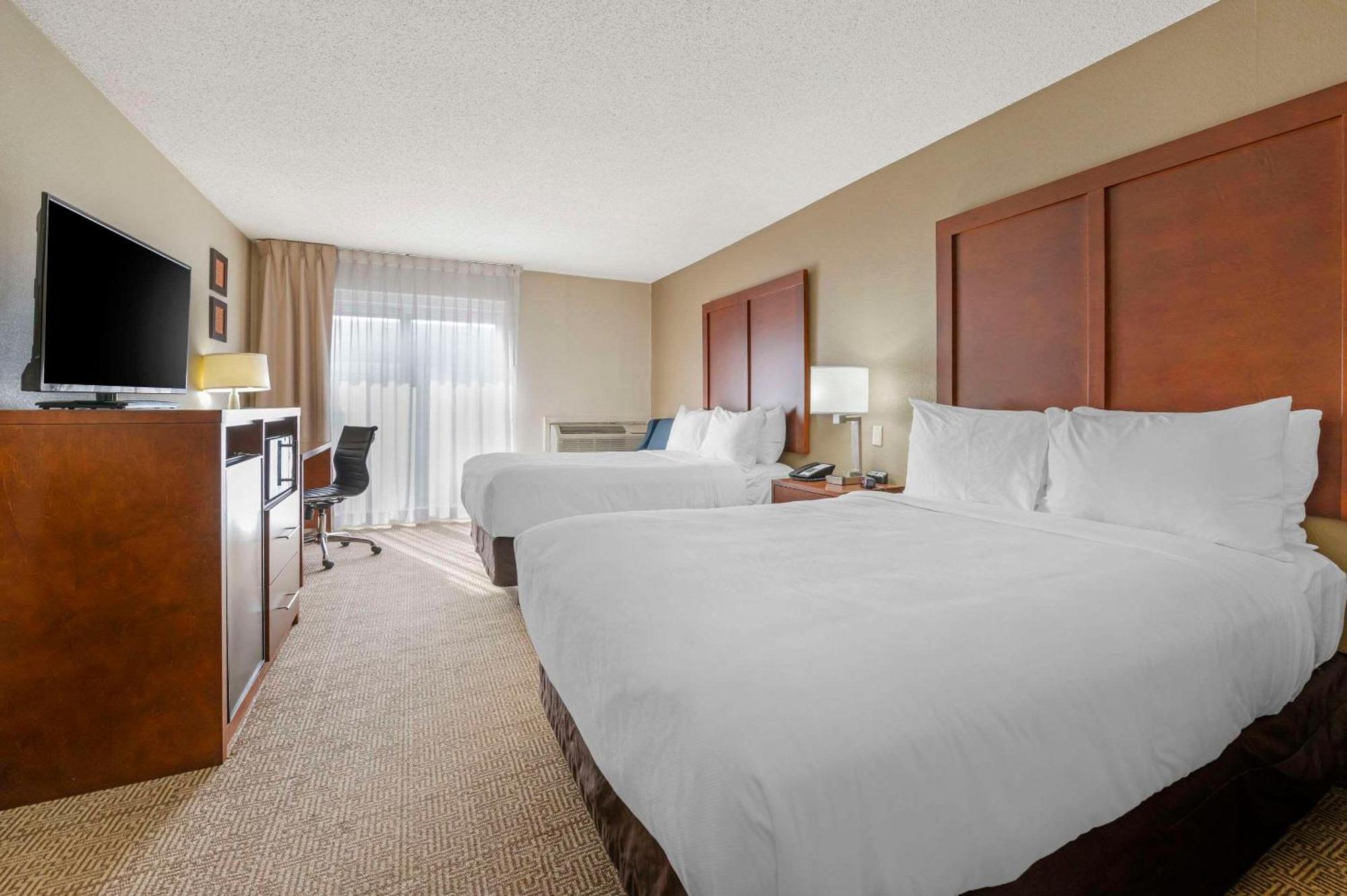 Comfort Inn & Suites North At The Pyramids Indianapolis Extérieur photo