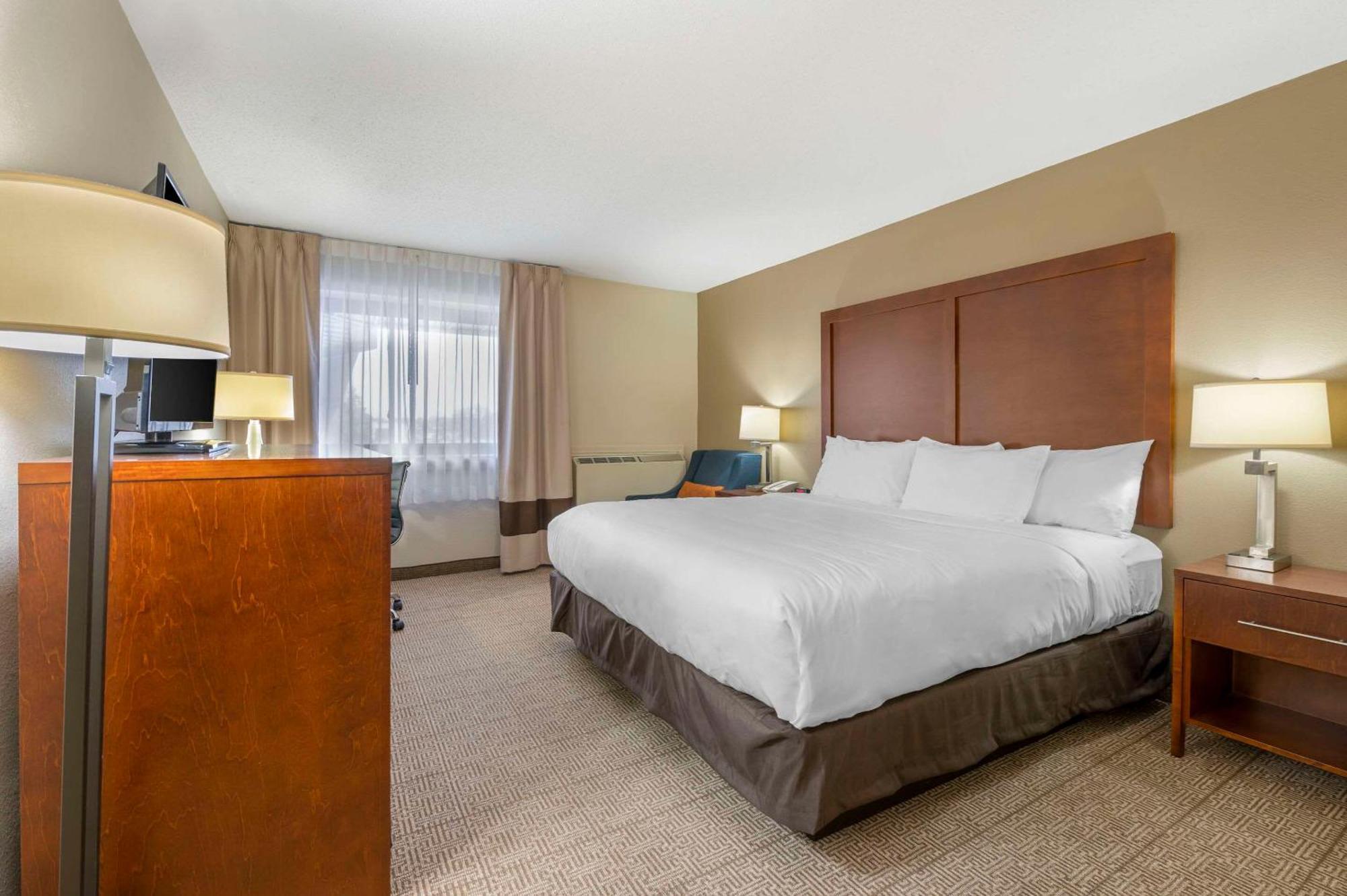 Comfort Inn & Suites North At The Pyramids Indianapolis Extérieur photo