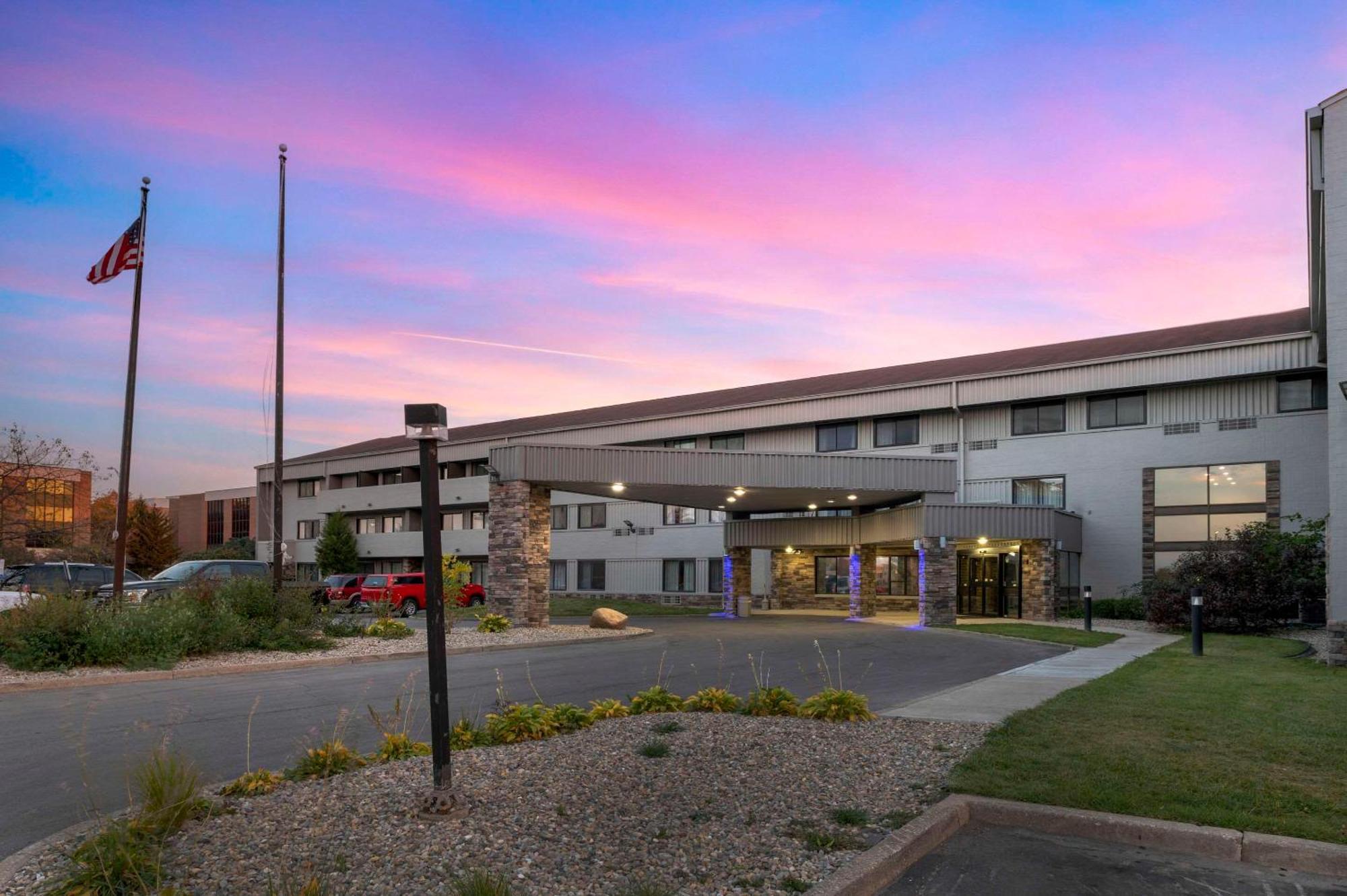 Comfort Inn & Suites North At The Pyramids Indianapolis Extérieur photo
