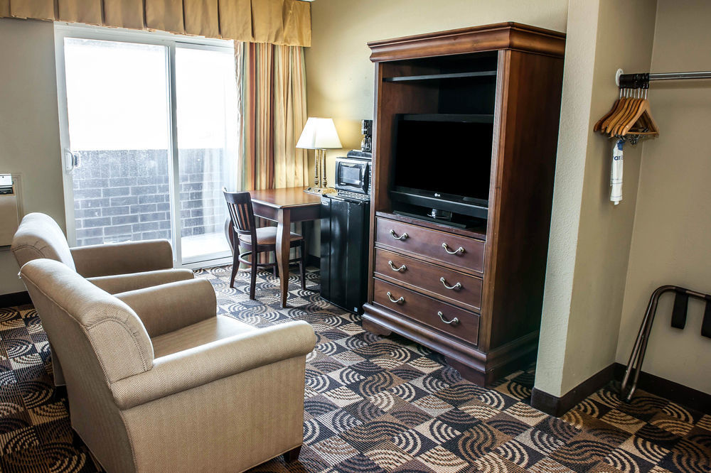 Comfort Inn & Suites North At The Pyramids Indianapolis Extérieur photo